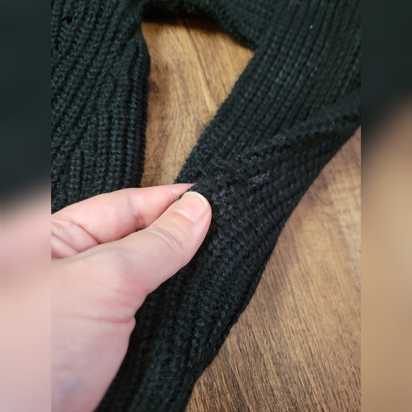 FREE W BUNDLE Another Story sweater - Picture 3 of 9